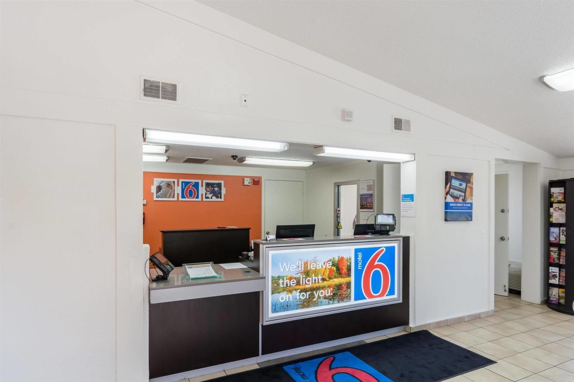 Travelodge By Wyndham Essington / Philadelphia Airport Bagian luar foto