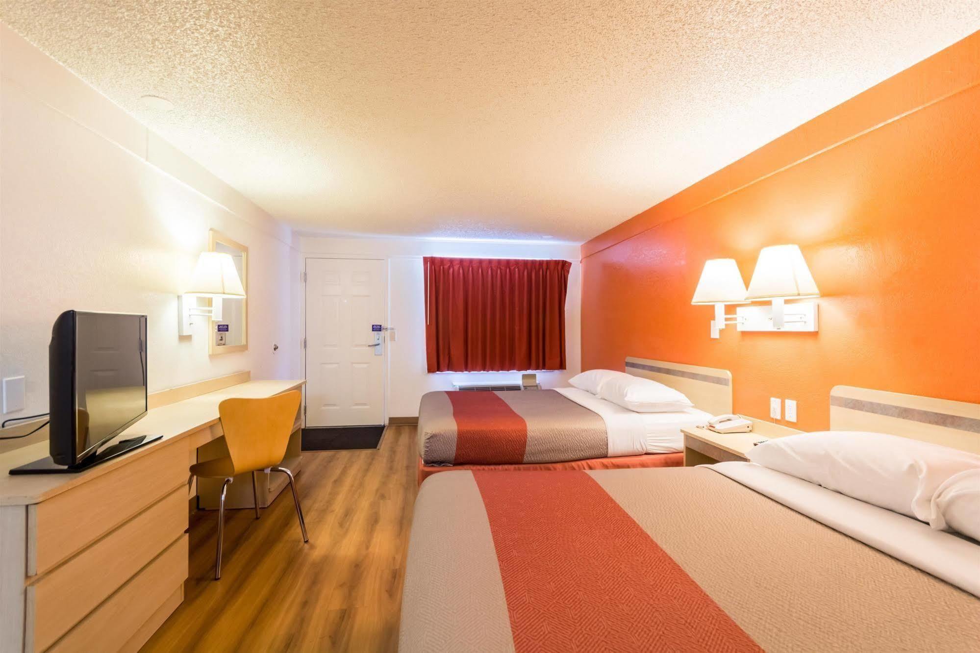 Travelodge By Wyndham Essington / Philadelphia Airport Bagian luar foto