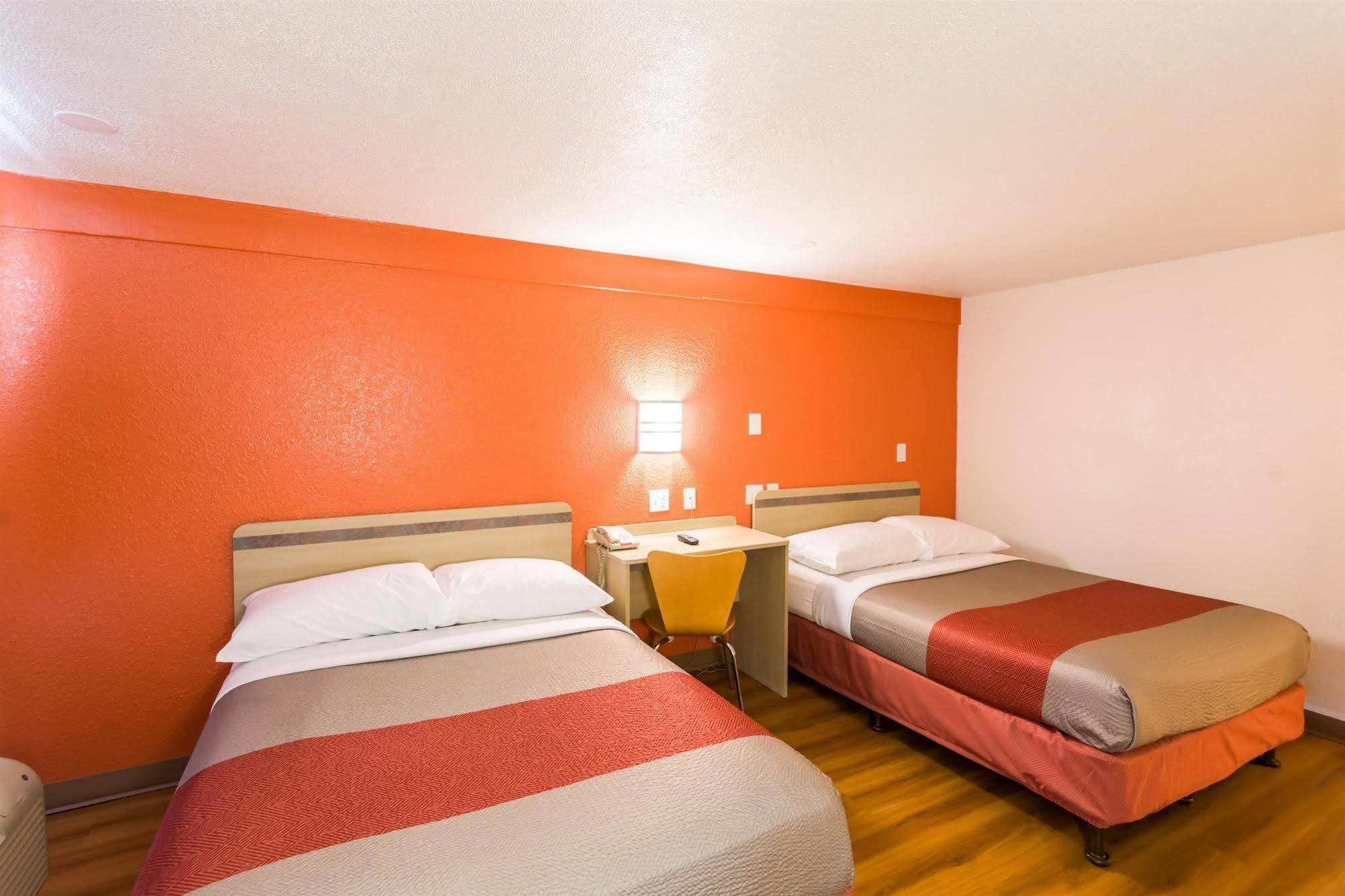 Travelodge By Wyndham Essington / Philadelphia Airport Bagian luar foto