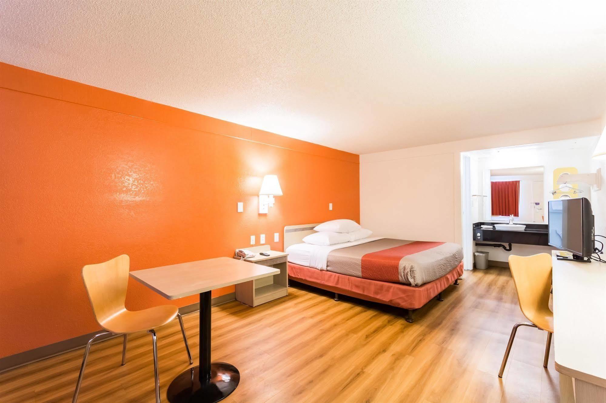 Travelodge By Wyndham Essington / Philadelphia Airport Bagian luar foto