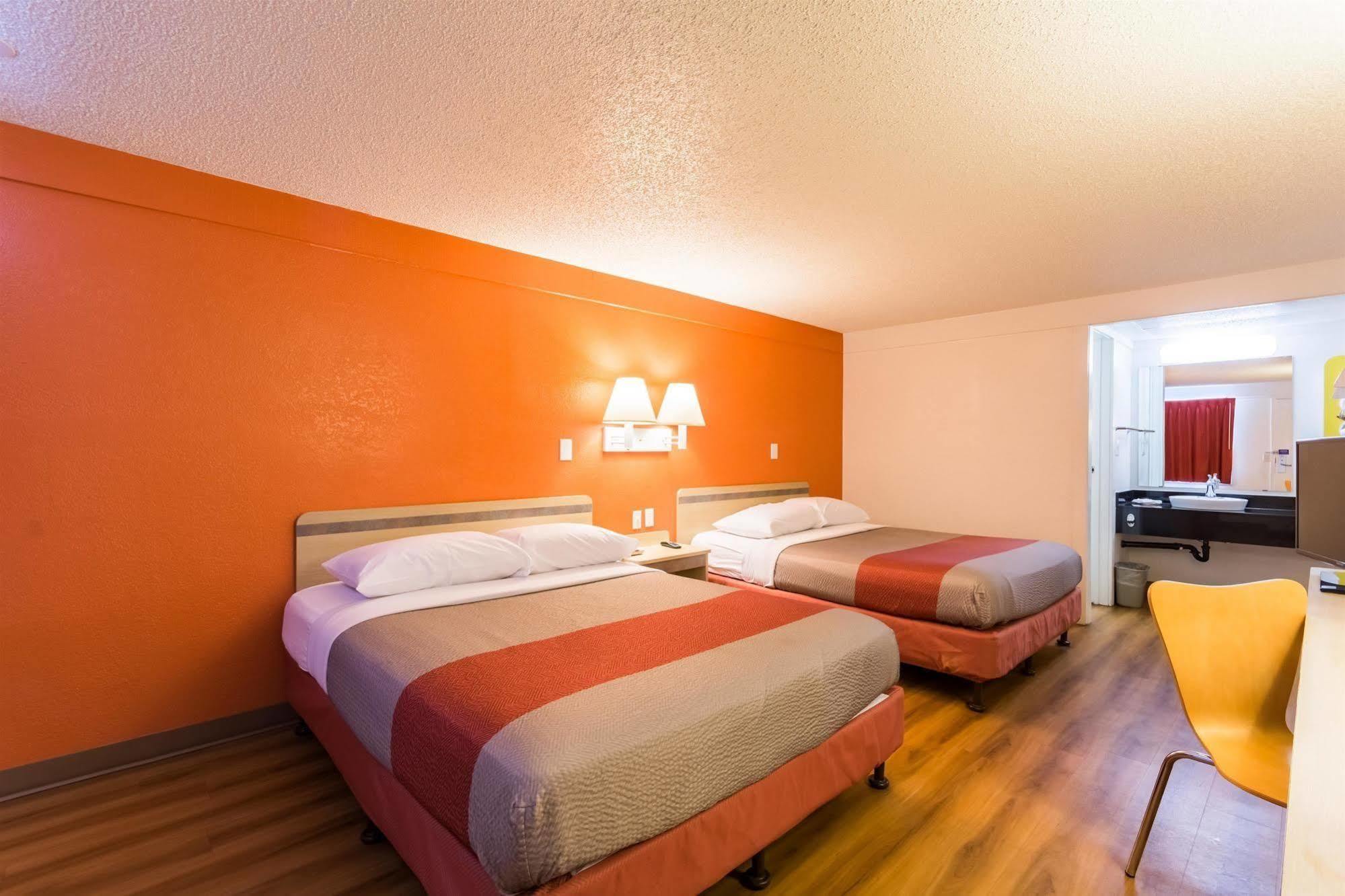 Travelodge By Wyndham Essington / Philadelphia Airport Bagian luar foto