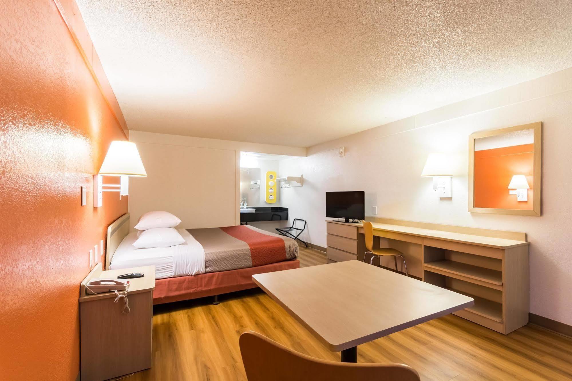 Travelodge By Wyndham Essington / Philadelphia Airport Bagian luar foto