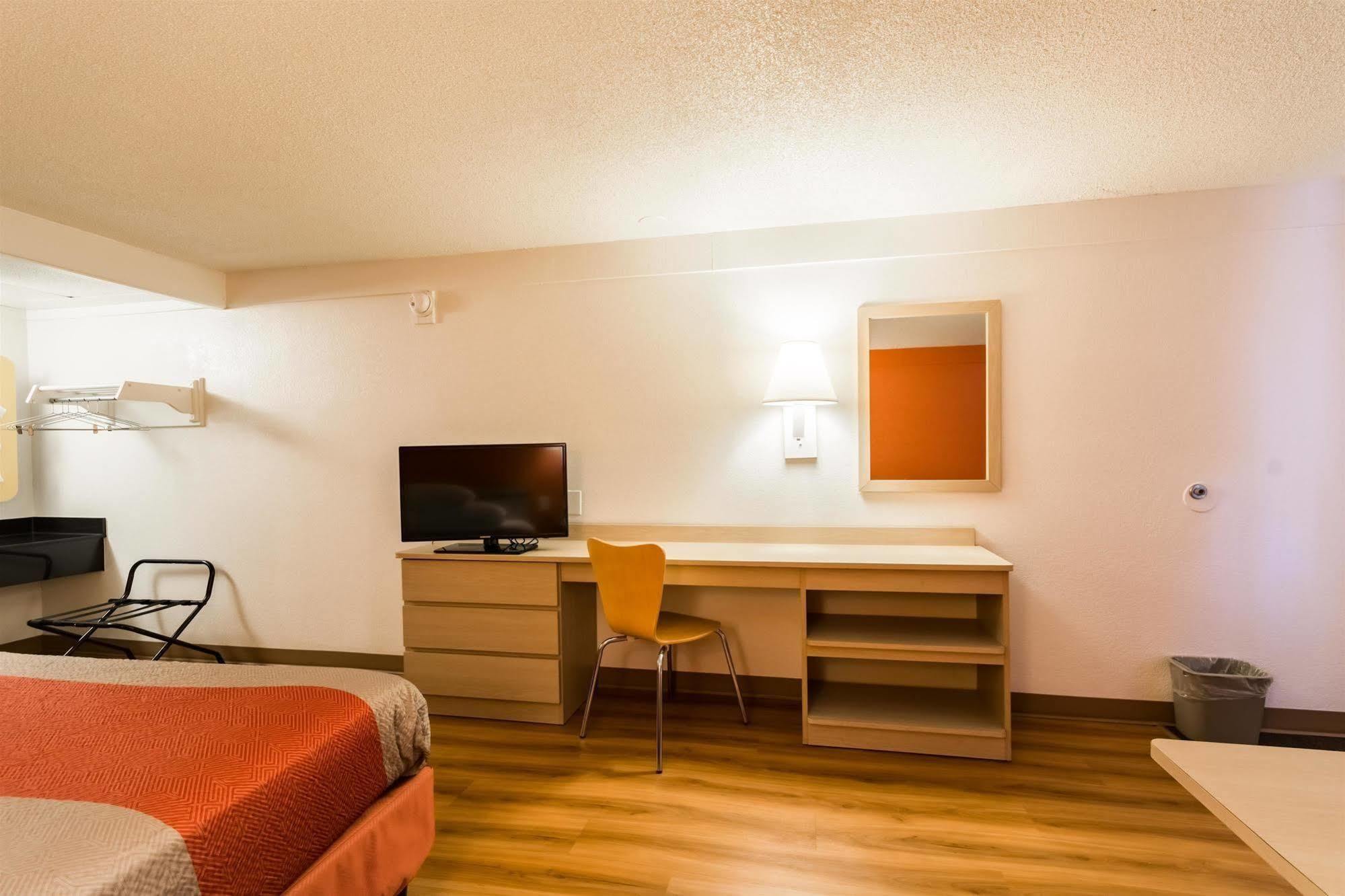 Travelodge By Wyndham Essington / Philadelphia Airport Bagian luar foto